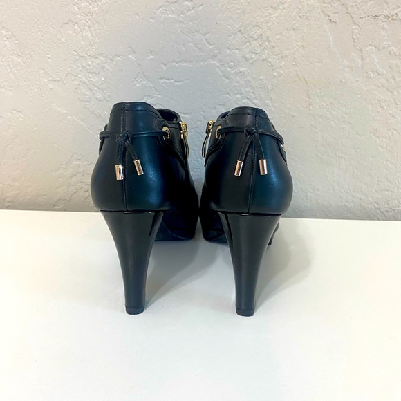 Liz Claiborne black booties - Picture 3 of 3